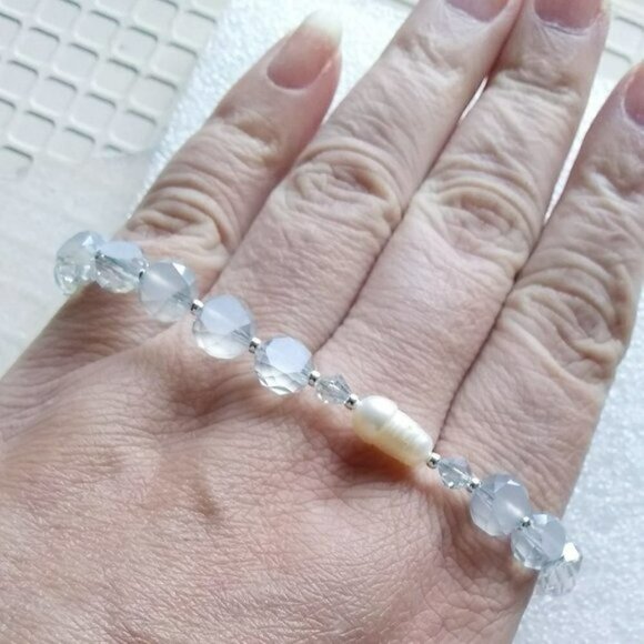 Winter Glam! Pearl + Grey Faceted Beads Bracelet ~ Handmade Holiday Gift Jewelry - Picture 2 of 4